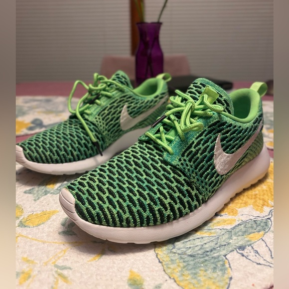 Women’s Nike - Running Shoes - Picture 2 of 6